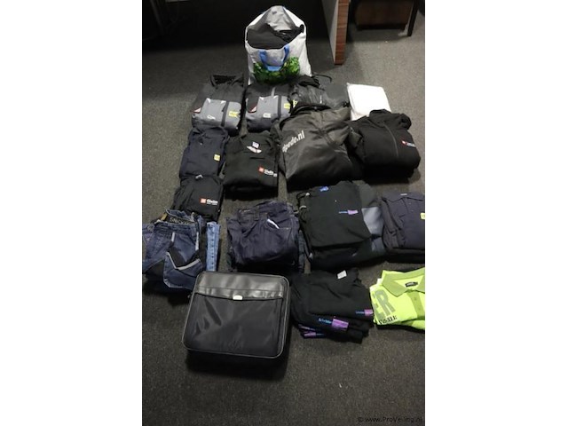 Bedrijfskleding, partij o.a. broeken, jassen, t-shirts, poloshirts & vesten - afbeelding 1 van  9