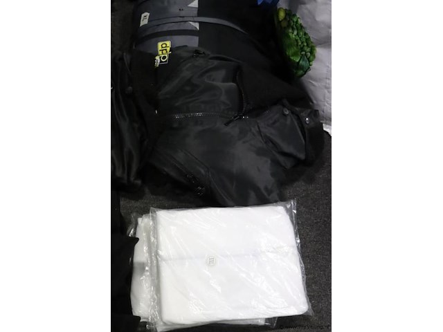 Bedrijfskleding, partij o.a. broeken, jassen, t-shirts, poloshirts & vesten - afbeelding 9 van  9