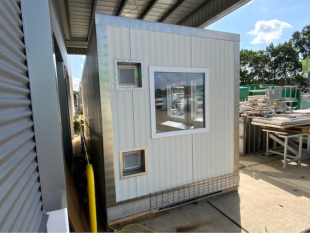 Bedrijfsunit met rvs technische installatie - afbeelding 13 van  19