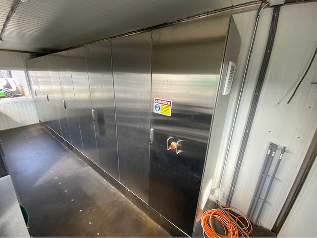 Bedrijfsunit met rvs technische installatie - afbeelding 17 van  19