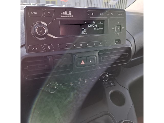 Bedrijfswagen, citroen, berlingo - afbeelding 24 van  43