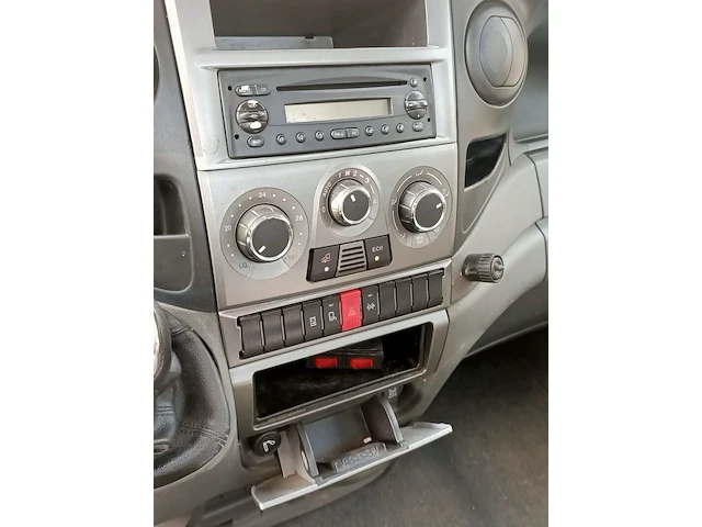 Bedrijfswagen, iveco, daily 35c15d met openlaadbak en laadkraan maxilift, 2012 - afbeelding 10 van  35