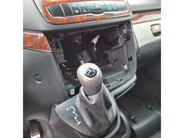 Bedrijfswagen, mercedes, viano - afbeelding 28 van  51