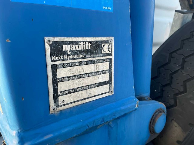 Bedrijfswagen met laadkraan - afbeelding 2 van  20