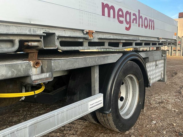 Bedrijfswagen met laadkraan - afbeelding 7 van  20