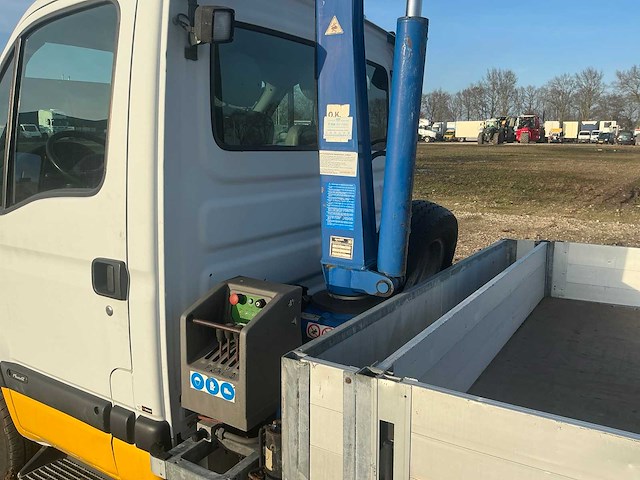 Bedrijfswagen met laadkraan - afbeelding 19 van  20