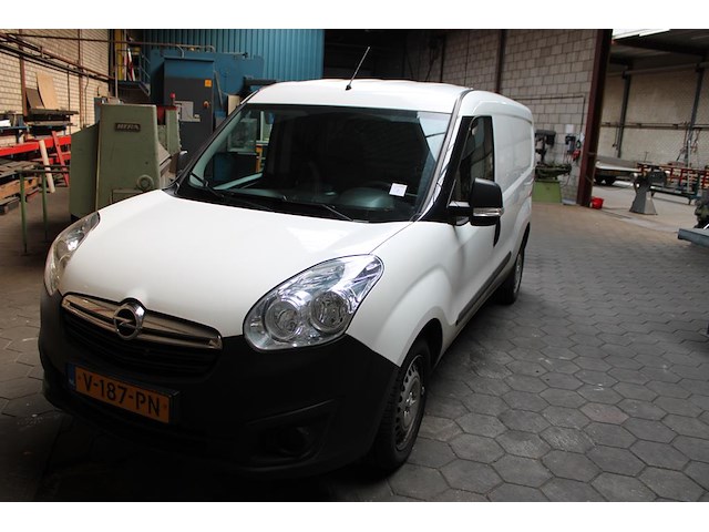 Bedrijfswagen opel combo met kenteken v-187-pn. datum eerste toelating 12-06-2018. vervaldatum apk 22-03-20... - afbeelding 1 van  12