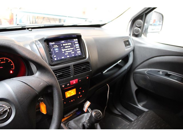 Bedrijfswagen opel combo met kenteken v-187-pn. datum eerste toelating 12-06-2018. vervaldatum apk 22-03-20... - afbeelding 11 van  12