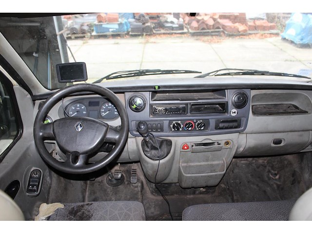 Bedrijfswagen renault master t33 2.5 dci l2h2 met kenteken 31-vtj-8 en kilometerstand 489.032 km. bouwjaar ... - afbeelding 2 van  11