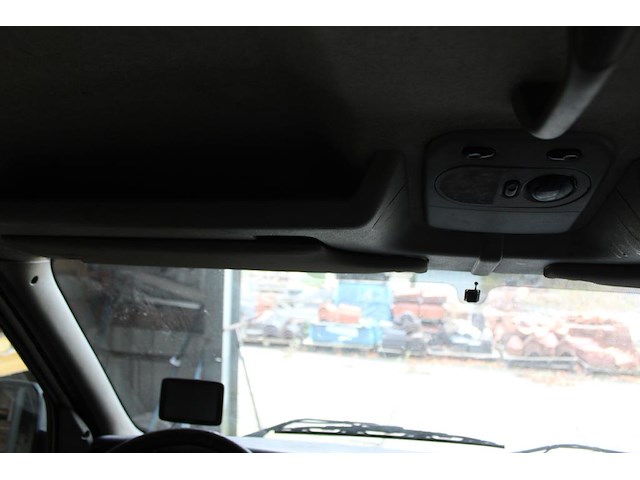 Bedrijfswagen renault master t33 2.5 dci l2h2 met kenteken 31-vtj-8 en kilometerstand 489.032 km. bouwjaar ... - afbeelding 3 van  11