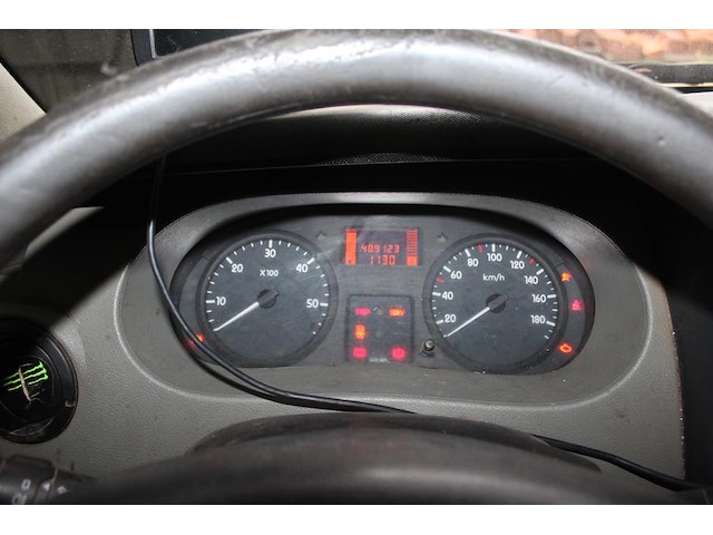 Bedrijfswagen renault master t33 2.5 dci l2h2 met kenteken 31-vtj-8 en kilometerstand 489.032 km. bouwjaar ... - afbeelding 8 van  11