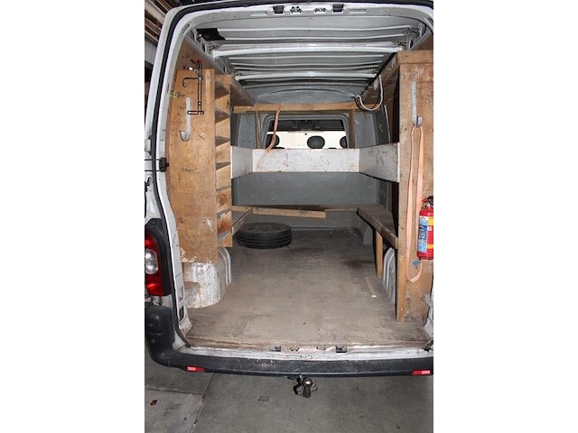 Bedrijfswagen renault master t33 2.5 dci l2h2 met kenteken 31-vtj-8 en kilometerstand 489.032 km. bouwjaar ... - afbeelding 10 van  11