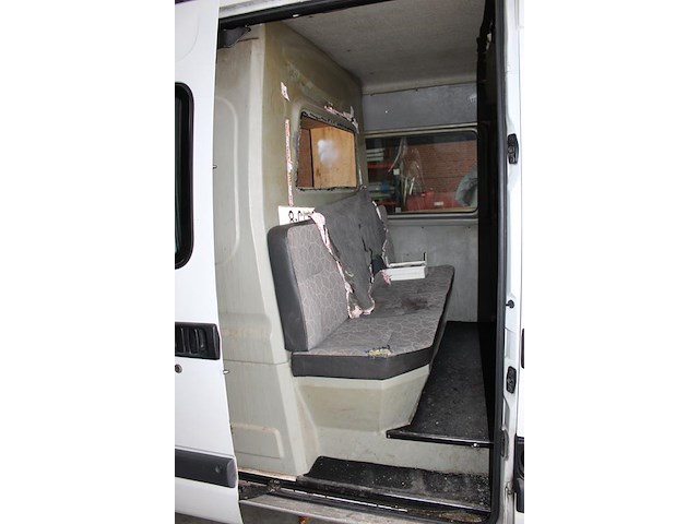 Bedrijfswagen renault master t33 2.5 dci l2h2 met kenteken 31-vtj-8 en kilometerstand 489.032 km. bouwjaar ... - afbeelding 11 van  11