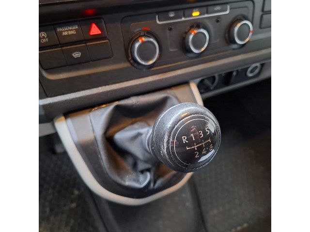 Bedrijfswagen, volkswagen, transporter - afbeelding 24 van  52