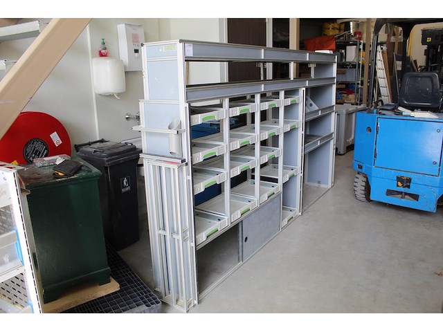 Bedrijfswagenrichting transportainer.nl. 308 cm x 37 ,5 cm. hoogte 170 cm. met 16 vakken met geleider t.b.v... - afbeelding 2 van  9