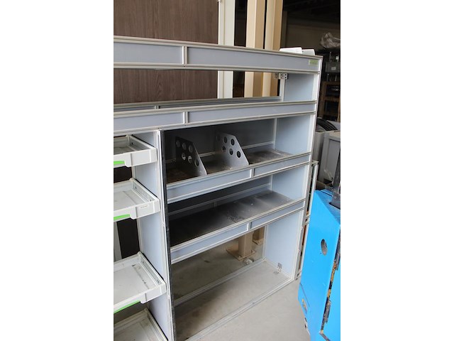 Bedrijfswagenrichting transportainer.nl. 308 cm x 37 ,5 cm. hoogte 170 cm. met 16 vakken met geleider t.b.v... - afbeelding 5 van  9