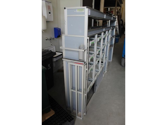 Bedrijfswagenrichting transportainer.nl. 308 cm x 37 ,5 cm. hoogte 170 cm. met 16 vakken met geleider t.b.v... - afbeelding 9 van  9