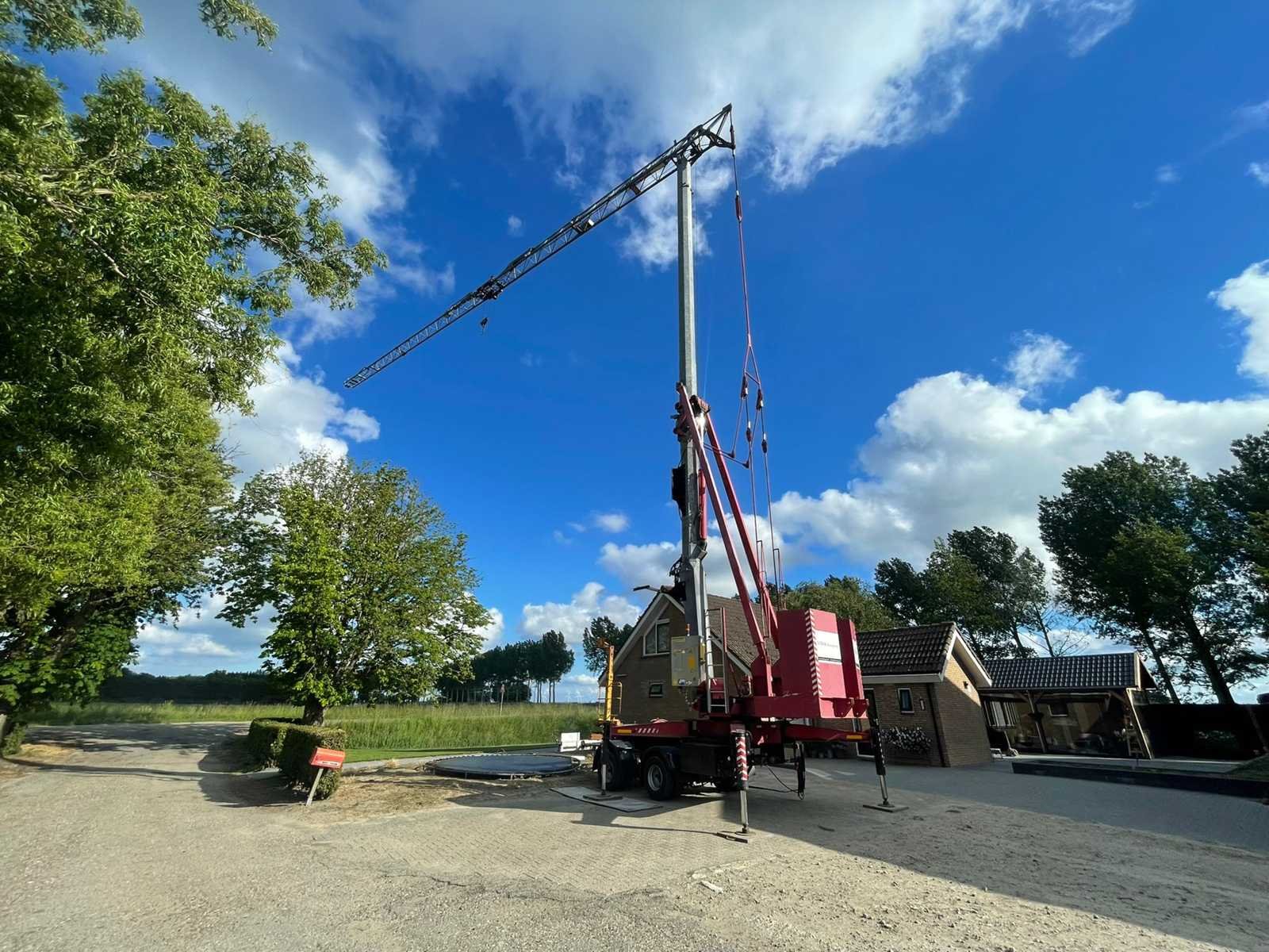 Bedrijfswagens, bouwmaterialen en kranen wegens verhuizing