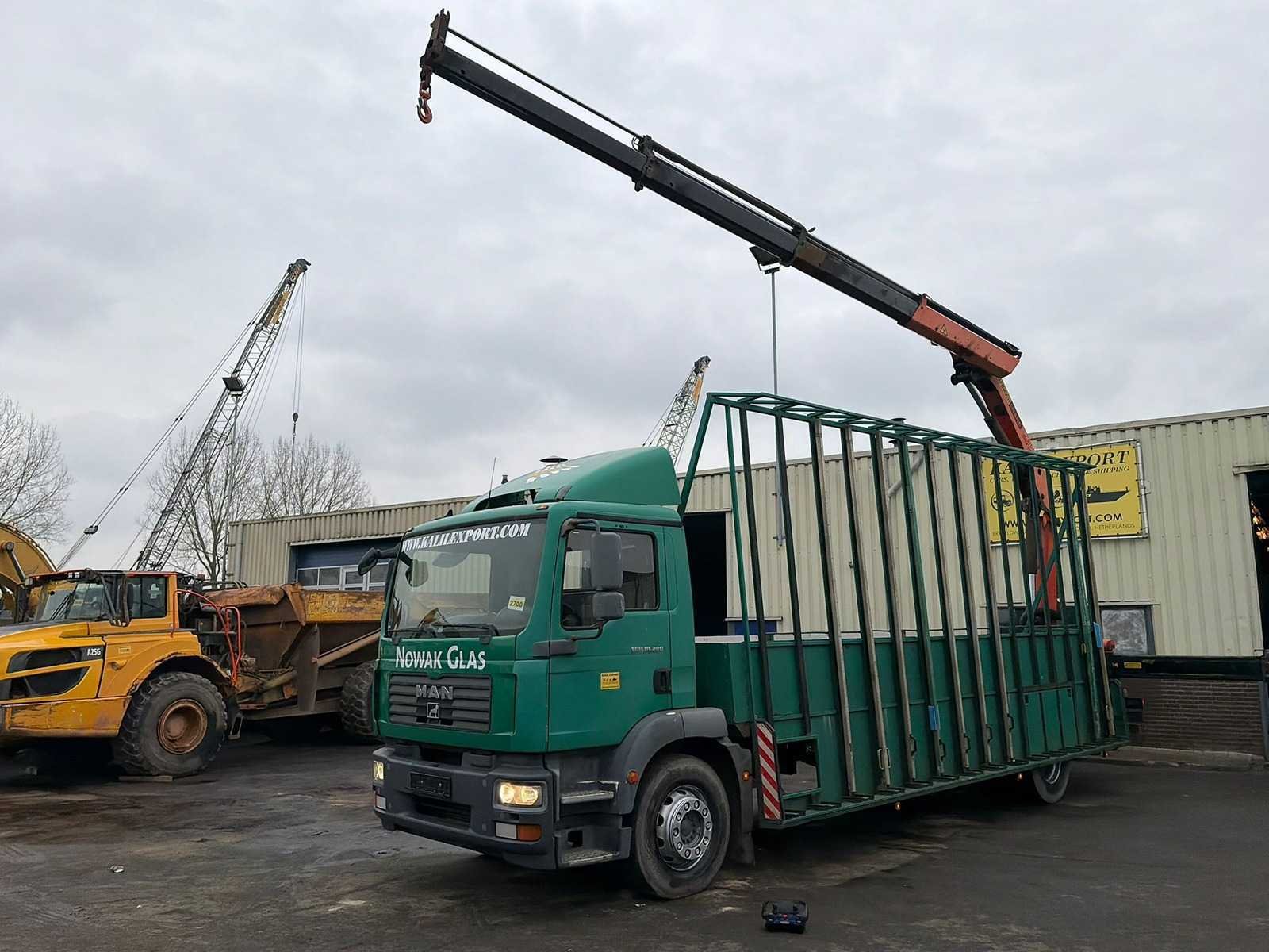 Bedrijfswagens, trucks, auto's, oldtimers, machines