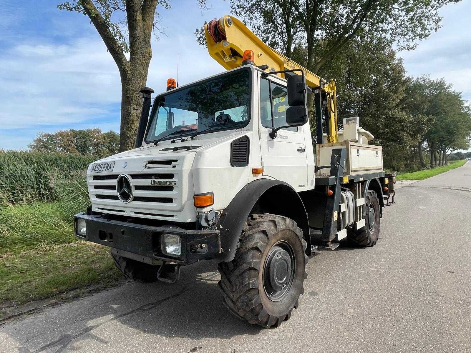 Bedrijfswagens, trucks, auto's, oldtimers, machines