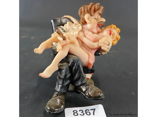 Beeld "aw, come on!" naar de bekende tekeningen van robert crumb, gemaakt door fabrikant parastone. polystone - afbeelding 1 van  5