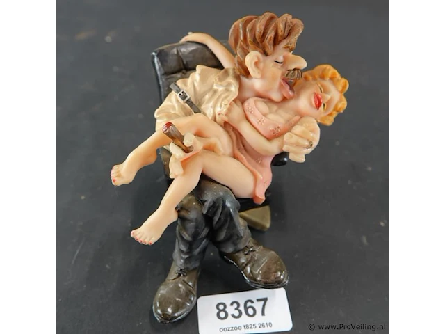 Beeld "aw, come on!" naar de bekende tekeningen van robert crumb, gemaakt door fabrikant parastone. polystone - afbeelding 2 van  5