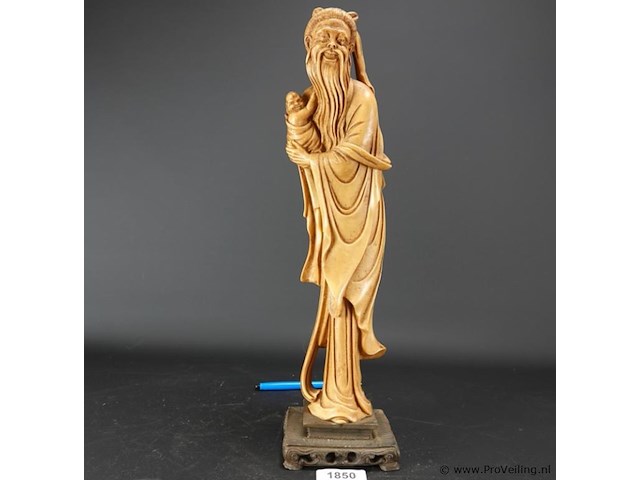 Beeld chinese wijze met kind op basement - afbeelding 1 van  5