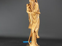 Beeld chinese wijze met kind op basement - afbeelding 1 van  5