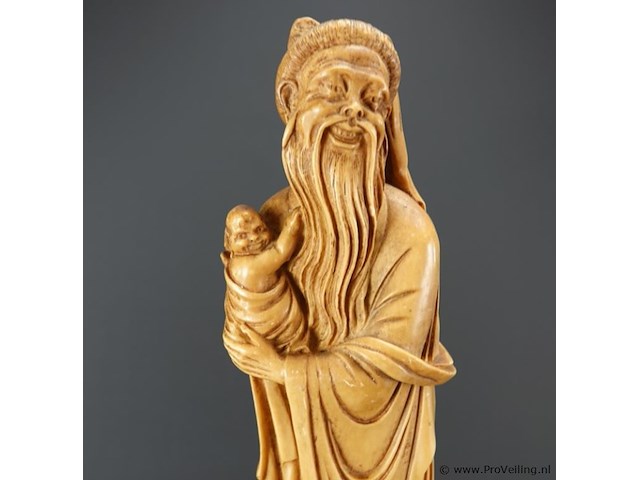 Beeld chinese wijze met kind op basement - afbeelding 3 van  5