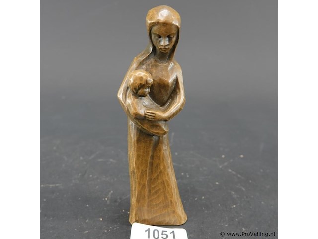 Beeld dat de maagd maria met het kindje jezus - afbeelding 1 van  5