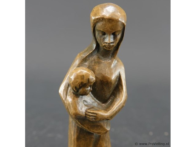 Beeld dat de maagd maria met het kindje jezus - afbeelding 2 van  5