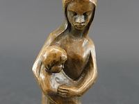 Beeld dat de maagd maria met het kindje jezus - afbeelding 2 van  5