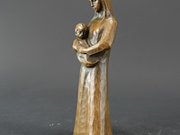 Beeld dat de maagd maria met het kindje jezus - afbeelding 4 van  5