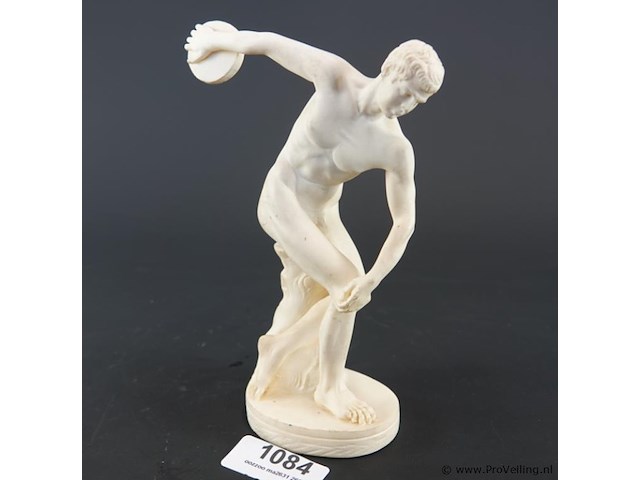 Beeld discobolos (discuswerper), gebaseerd op het klassieke griekse origineel van myron - afbeelding 1 van  5