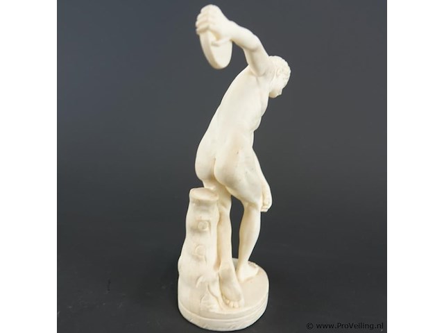 Beeld discobolos (discuswerper), gebaseerd op het klassieke griekse origineel van myron - afbeelding 3 van  5