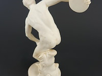 Beeld discobolos (discuswerper), gebaseerd op het klassieke griekse origineel van myron - afbeelding 4 van  5