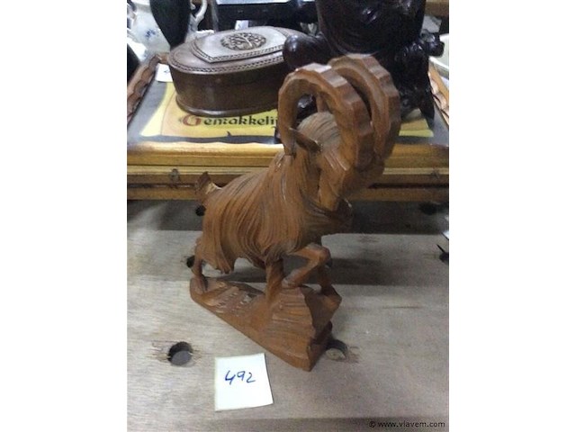 Beeld gems hout - afbeelding 1 van  3