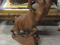 Beeld gems hout - afbeelding 1 van  3