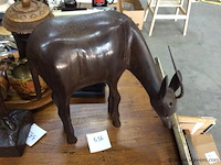 Beeld hout antilope ( één hoorn ontbreekt ) - afbeelding 1 van  3