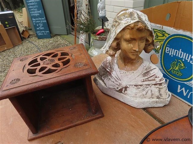 Beeld, koffiepot, tas enz…. - afbeelding 2 van  3