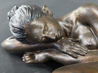 Beeld liggende naakte vrouw - afbeelding 4 van  6