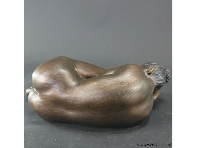 Beeld liggende naakte vrouw - afbeelding 5 van  6