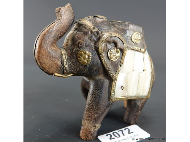 Beeld olifant met koper en paarlemoer - afbeelding 1 van  5