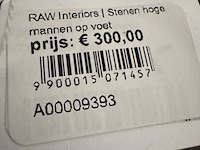 Beeld op voet raw interiors - afbeelding 2 van  3