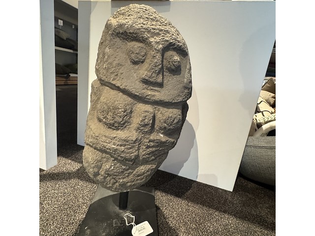 Beeld op voet raw interiors - afbeelding 3 van  3