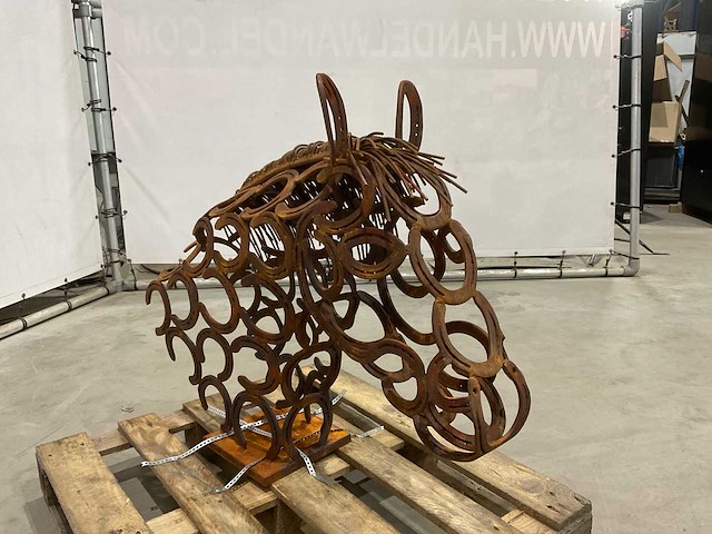 Beeld paardenhoofd - afbeelding 6 van  9