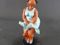 Beeld van de 'dikke dame' of 'big mama'. polystone