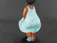 Beeld van de 'dikke dame' of 'big mama'. polystone - afbeelding 2 van  5