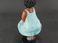 Beeld van de 'dikke dame' of 'big mama'. polystone - afbeelding 3 van  5