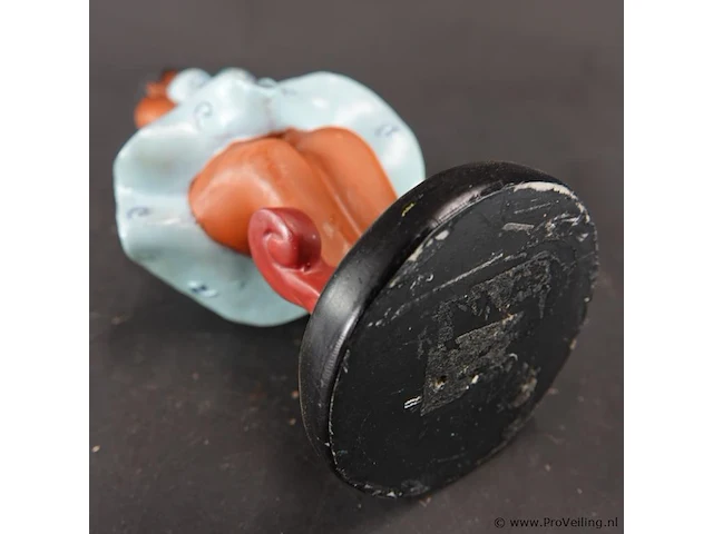 Beeld van de 'dikke dame' of 'big mama'. polystone - afbeelding 5 van  5